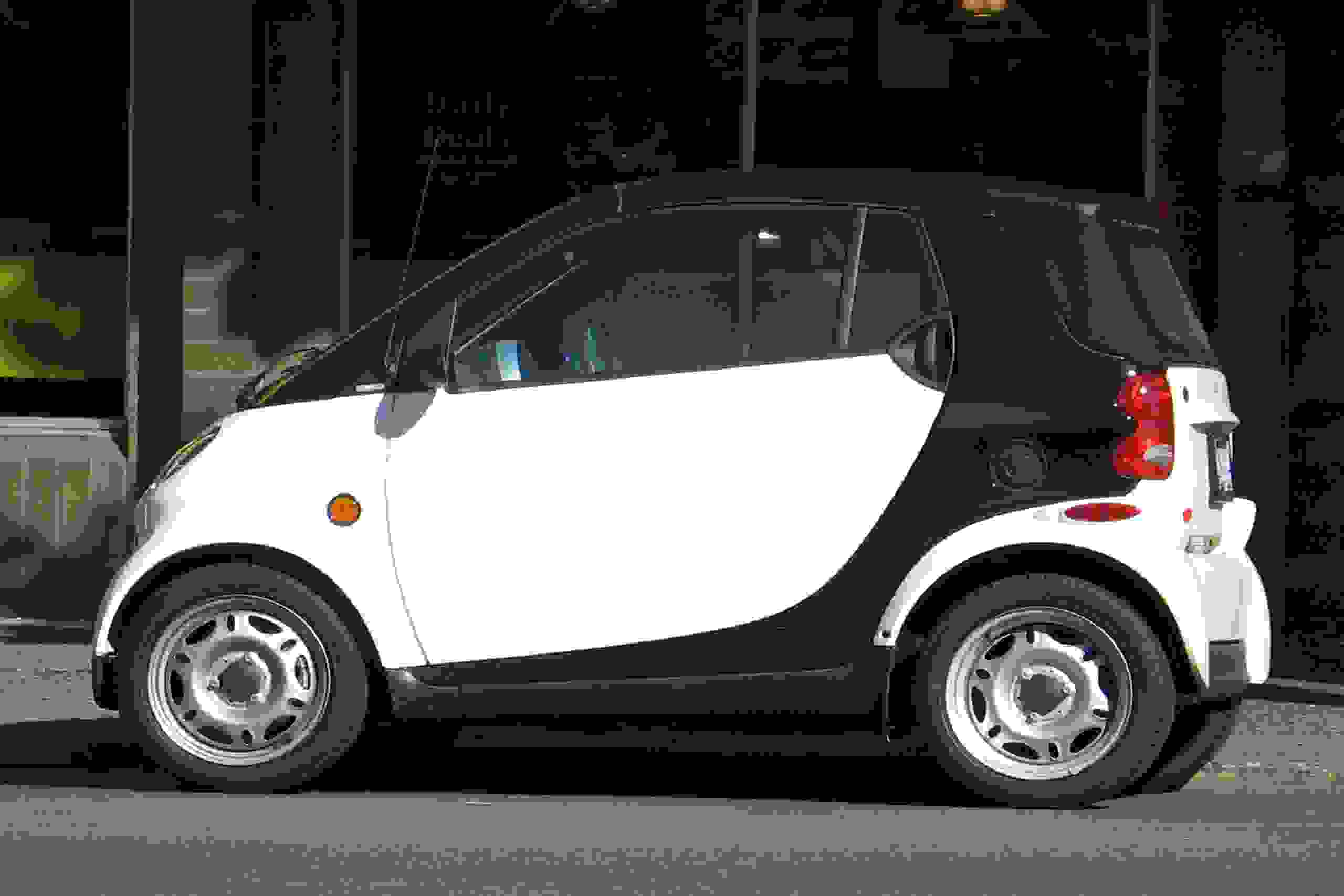 smart-car-1426512-2560x1707